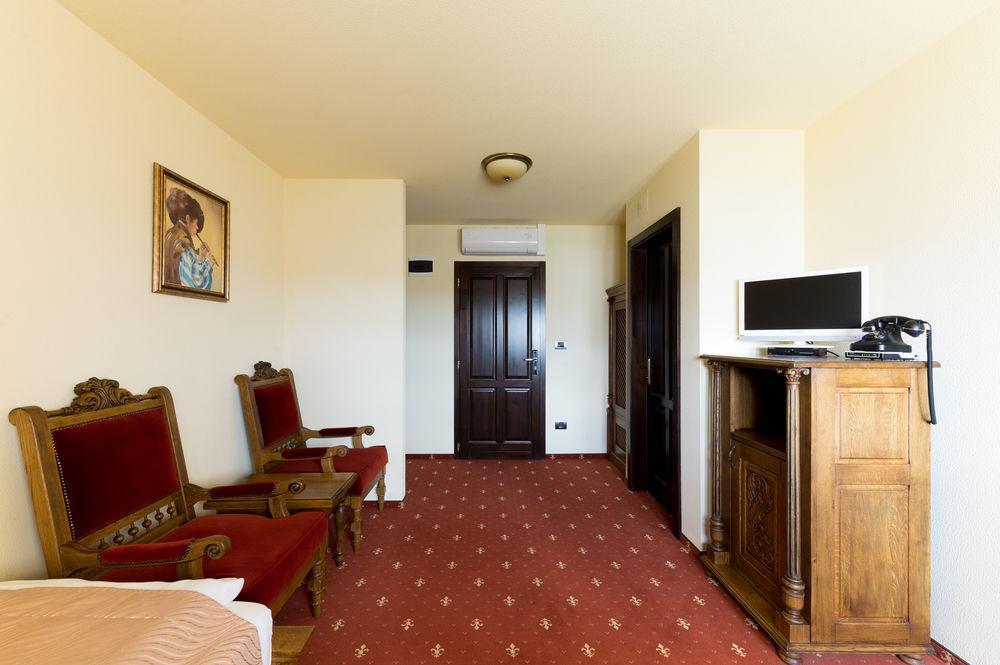 Hotel Castel Royal Mosnita Noua المظهر الخارجي الصورة