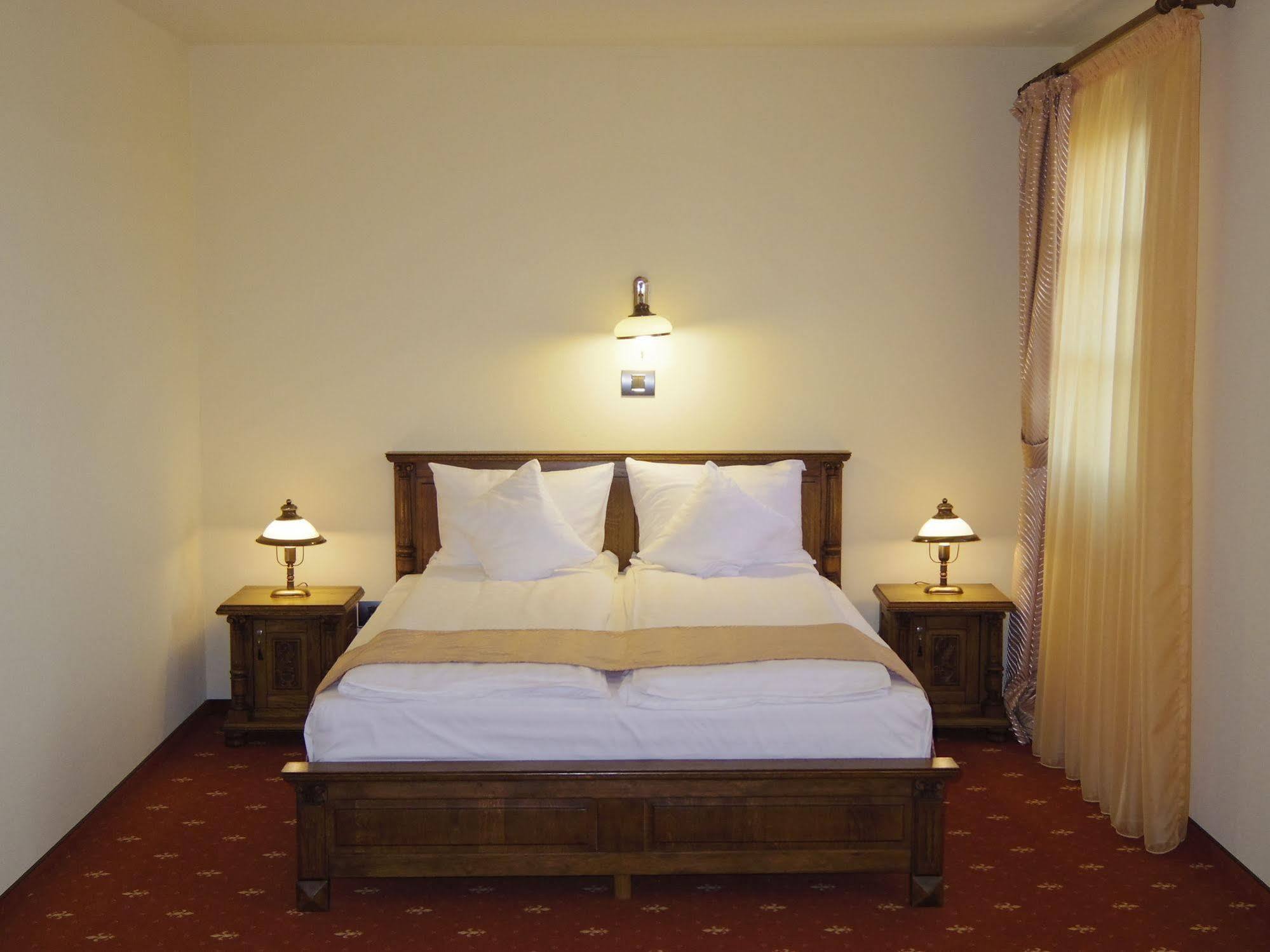 Hotel Castel Royal Mosnita Noua المظهر الخارجي الصورة